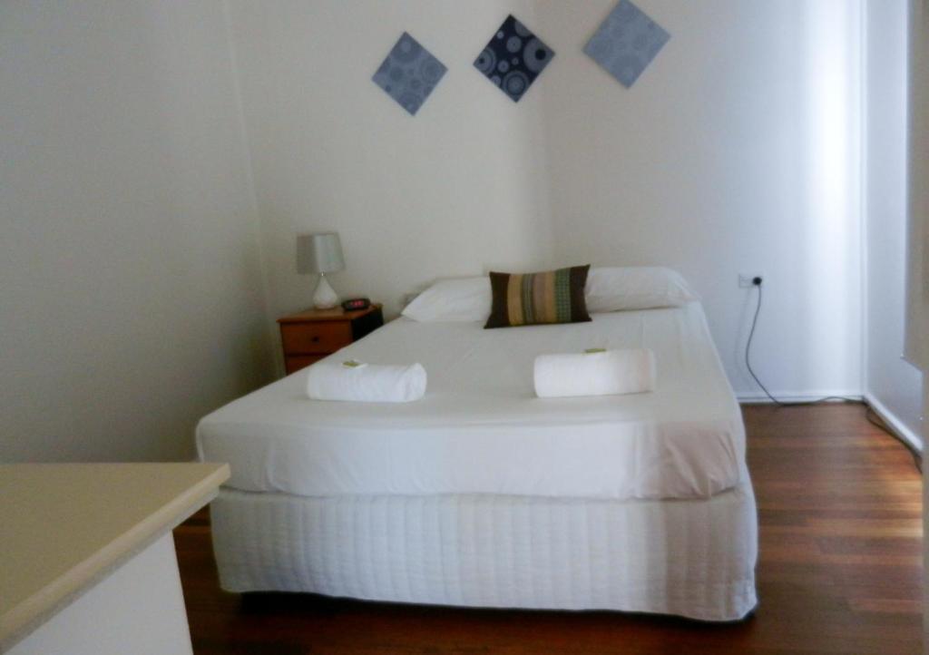 Golden Shores Motel Bilinga Стая снимка