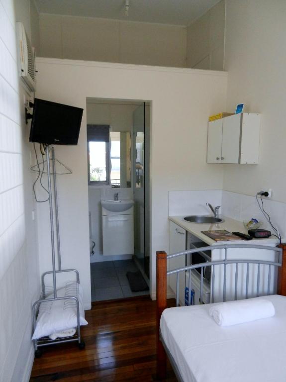 Golden Shores Motel Bilinga Екстериор снимка