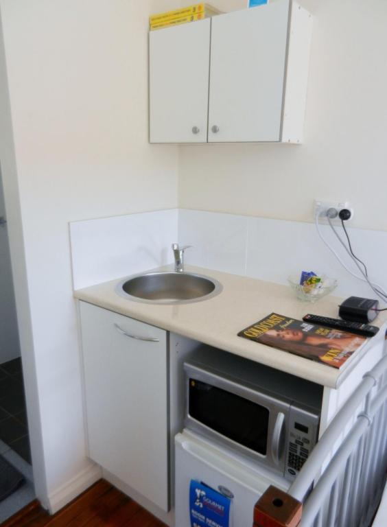 Golden Shores Motel Bilinga Екстериор снимка