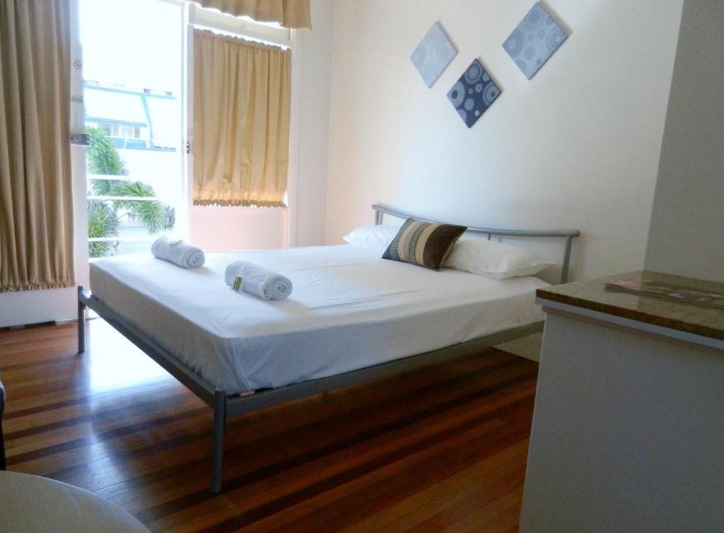 Golden Shores Motel Bilinga Стая снимка