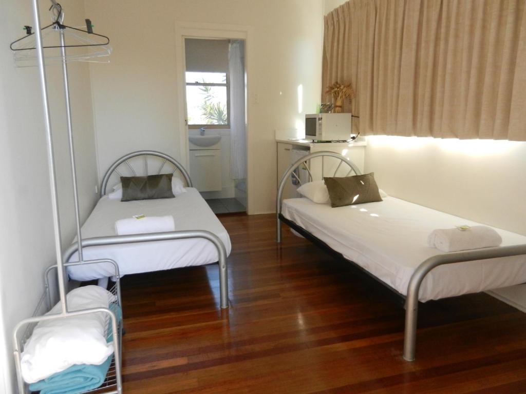 Golden Shores Motel Bilinga Стая снимка