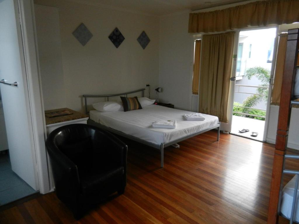 Golden Shores Motel Bilinga Стая снимка