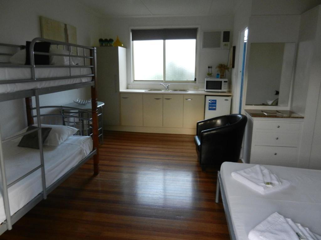 Golden Shores Motel Bilinga Стая снимка
